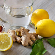 Agua alcalina, alimentación y jengibre